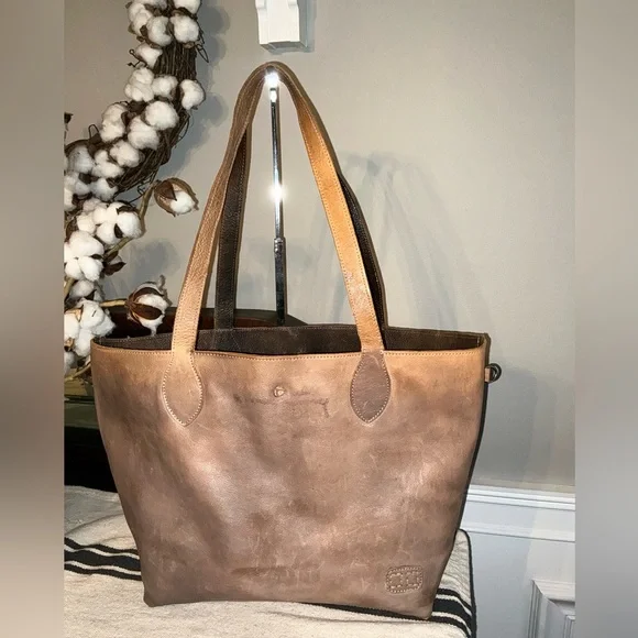 NWOT Bed Stu Leather Charlotte Reversible Shoulder Bag Tote Black Grey $255 - Picture 9 of 16